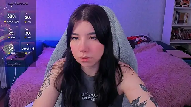 Snapshot of kellyharris chatting on 12.14.24 kellyharris online show from 12.14.24