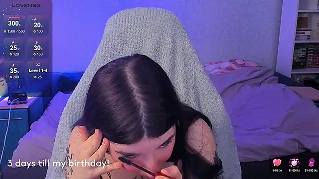 Snapshot of kellyharris chatting on 02.25.25 kellyharris online show from 02.25.25