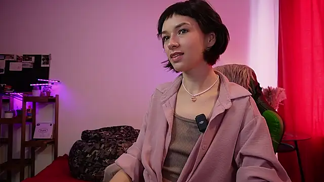 VivianLy  online show from 02.15.26