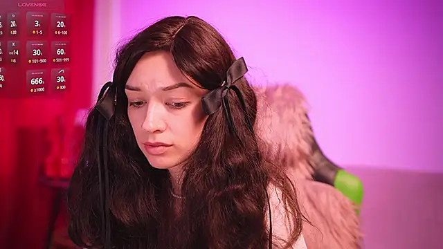 VivianLy  online show from 06.27.26