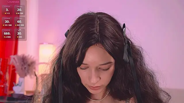 VivianLy  online show from 06.30.26