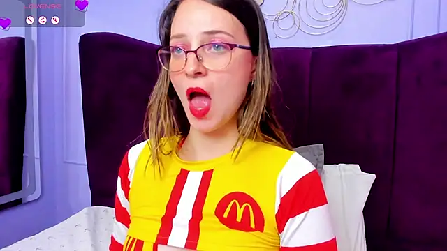 Snapshot of AmbeerWood_ chatting on 03.09.25 AmbeerWood online show from 03.09.25