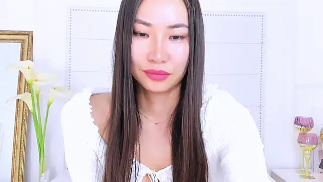 NaomiYuu online show from 02.19.25