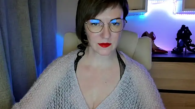 Snapshot of feliziaDesire chatting on 02.11.26 feliziaDesire online show from 02.11.26