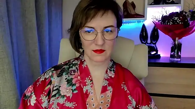 Snapshot of feliziaDesire chatting on 02.15.26 feliziaDesire online show from 02.15.26