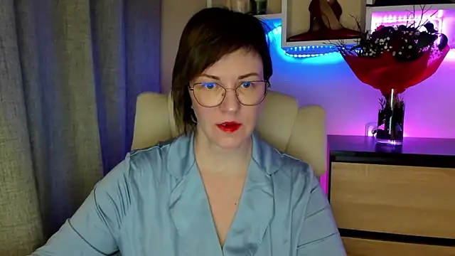 Snapshot of feliziaDesire chatting on 02.18.26 feliziaDesire online show from 02.18.26