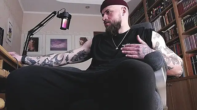 Snapshot of FindomJason chatting on 04.18.26 FindomJason online show from 04.18.26