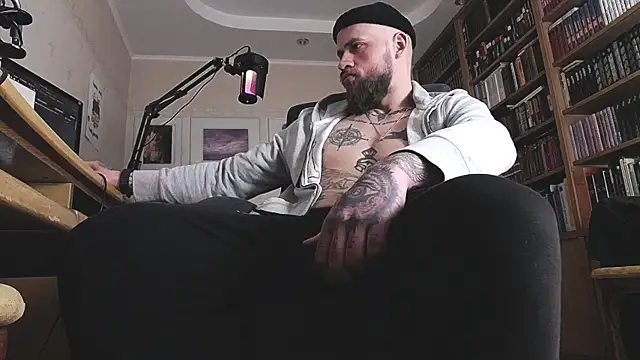 Snapshot of FindomJason chatting on 04.26.26 FindomJason online show from 04.26.26