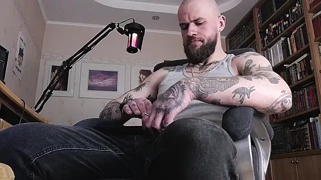 Snapshot of FindomJason chatting on 04.29.26 FindomJason online show from 04.29.26