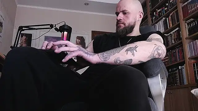 Snapshot of FindomJason chatting on 05.02.26 FindomJason online show from 05.02.26