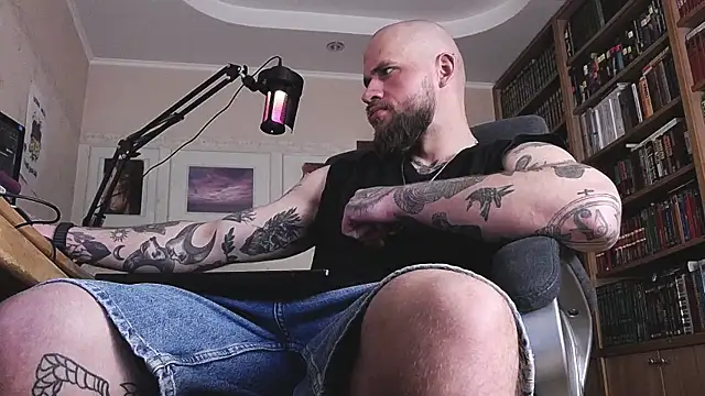 Snapshot of FindomJason chatting on 05.07.26 FindomJason online show from 05.07.26