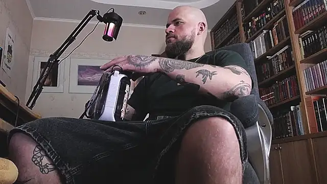 Snapshot of FindomJason chatting on 05.10.26 FindomJason online show from 05.10.26