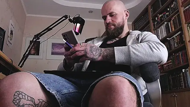 Snapshot of FindomJason chatting on 05.11.26 FindomJason online show from 05.11.26
