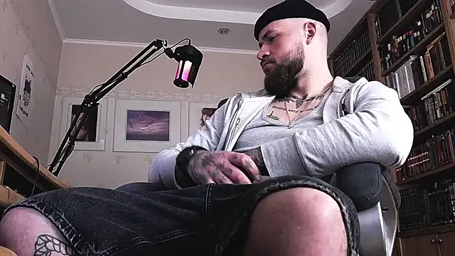 Snapshot of FindomJason chatting on 05.17.26 FindomJason online show from 05.17.26