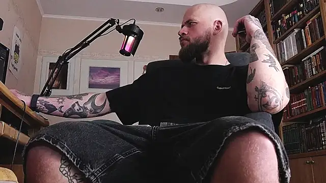 Snapshot of FindomJason chatting on 05.18.26 FindomJason online show from 05.18.26
