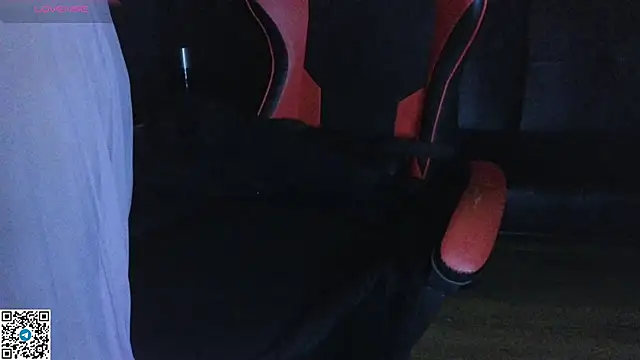 Snapshot of Mia_G0ld chatting on 11.08.25 Mia G0ld online show from 11.08.25