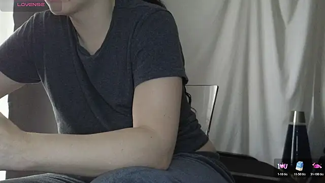 Mia G0ld online show from 01.12.26