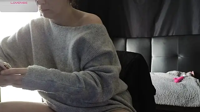 Mia G0ld online show from 03.04.26