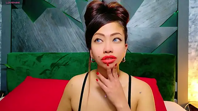 Snapshot of ElyaQuinn chatting on 01.11.25 ElyaQuinn online show from 01.11.25