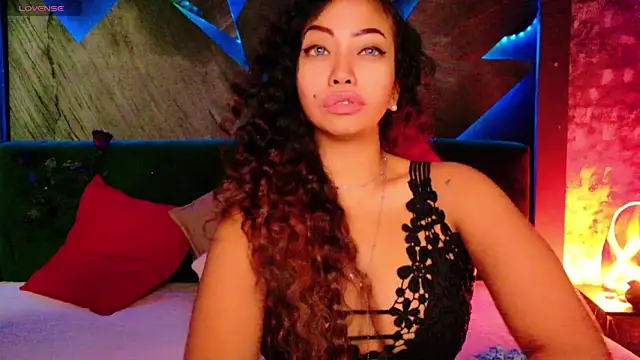 Snapshot of ElyaQuinn chatting on 11.25.25 ElyaQuinn online show from 11.25.25