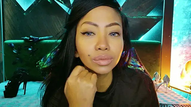Snapshot of ElyaQuinn chatting on 06.19.26 ElyaQuinn online show from 06.19.26