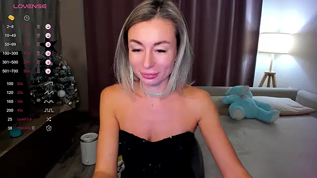 Snapshot of DannaEvan chatting on 12.24.24 DannaEvan online show from 12.24.24