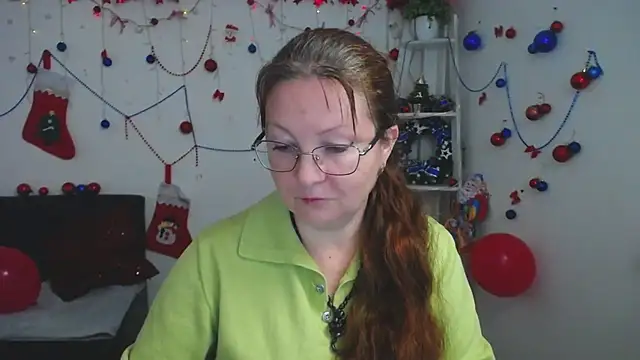 VanessaHotts online show from 12.19.25