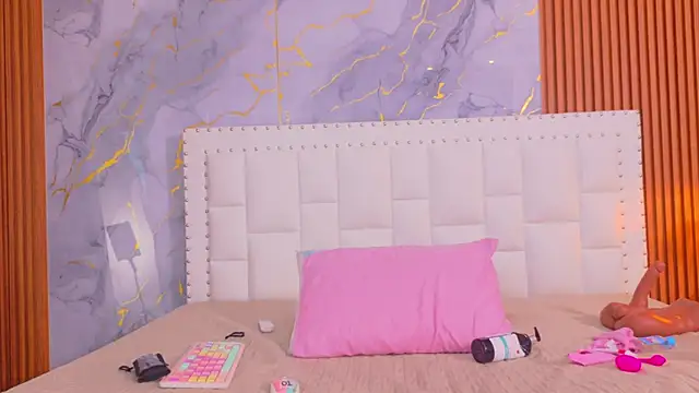 Snapshot of naughty_ebonyy chatting on 12.14.25 naughty ebonyy online show from 12.14.25