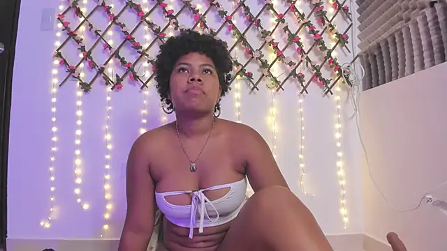 Snapshot of naughty_ebonyy chatting on 04.22.26 naughty ebonyy online show from 04.22.26