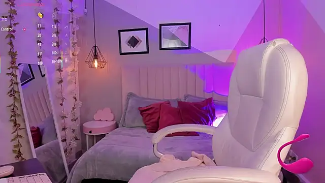 Snapshot of maggietime chatting on 12.15.25 maggietime online show from 12.15.25