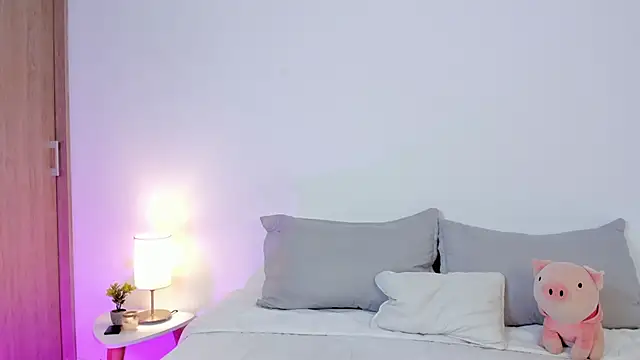 Kattycollinss1 online show from 11.20.25