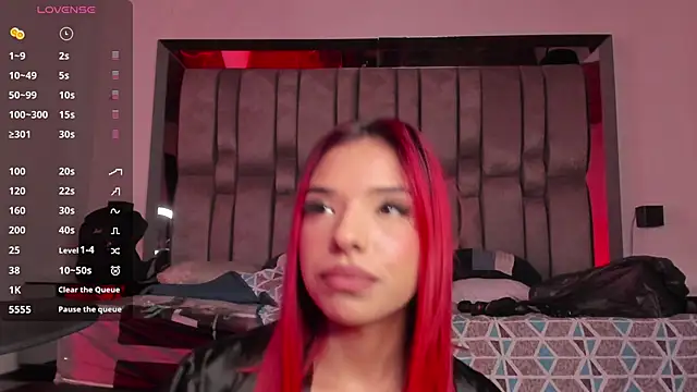 Snapshot of Emmily_Savage chatting on 12.21.24 Emmily Savage online show from 12.21.24