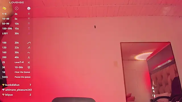 Snapshot of Emmily_Savage chatting on 02.05.25 Emmily Savage online show from 02.05.25