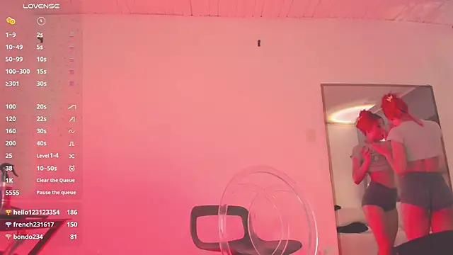 Snapshot of Emmily_Savage chatting on 02.06.25 Emmily Savage online show from 02.06.25