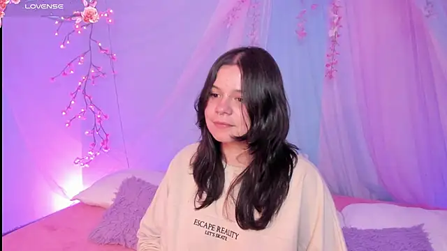 Snapshot of Mey_moon chatting on 07.24.26 Mey moon online show from 07.24.26