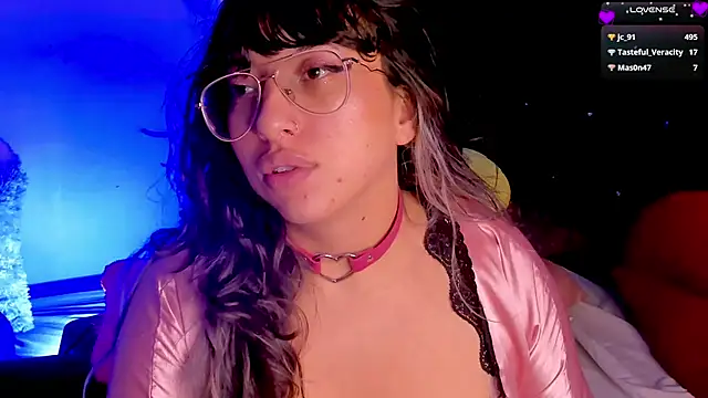 Snapshot of Piafisher1 chatting on 03.12.25 Piafisher1 online show from 03.12.25