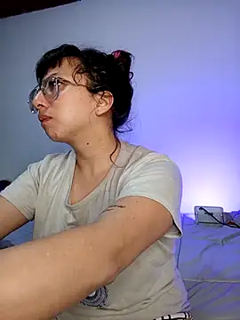 Snapshot of Piafisher1 chatting on 10.31.25 Piafisher1 online show from 10.31.25