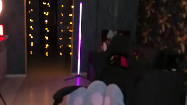 Snapshot of Blckmirrorr chatting on 01.01.25 Blckmirrorr online show from 01.01.25