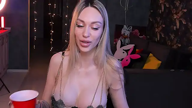 Snapshot of Blckmirrorr chatting on 01.23.25 Blckmirrorr online show from 01.23.25