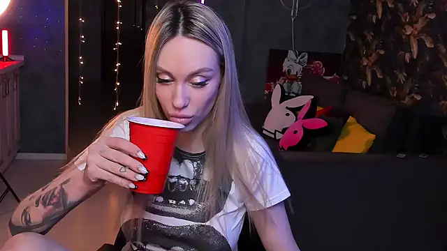 Snapshot of Blckmirrorr chatting on 01.23.25 Blckmirrorr online show from 01.23.25