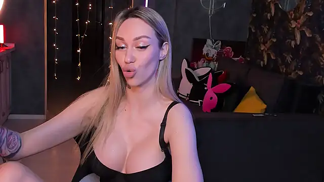 Snapshot of Blckmirrorr chatting on 01.29.25 Blckmirrorr online show from 01.29.25