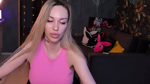 Snapshot of Blckmirrorr chatting on 02.06.25 Blckmirrorr online show from 02.06.25