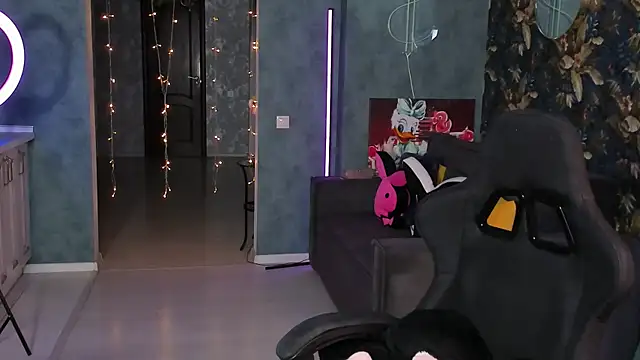 Snapshot of Blckmirrorr chatting on 09.19.25 Blckmirrorr online show from 09.19.25