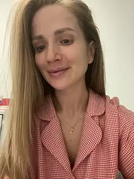 Snapshot of Miya_Nika chatting on 03.15.25 Miya Nika online show from 03.15.25