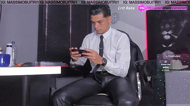 Snapshot of massimo_g chatting on 10.21.25 massimo g online show from 10.21.25