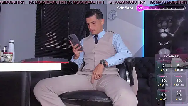 Snapshot of massimo_g chatting on 10.23.25 massimo g online show from 10.23.25