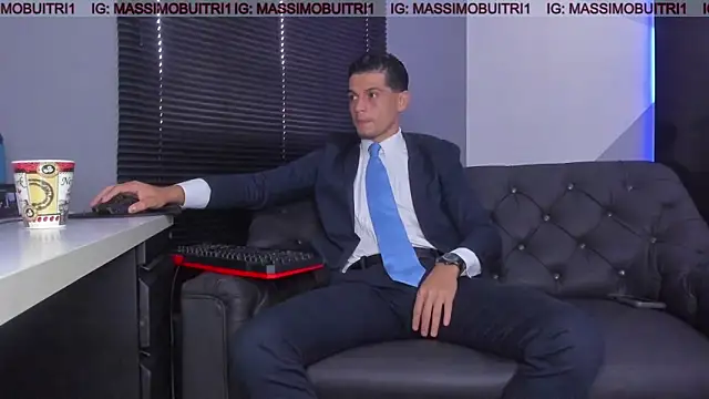 Snapshot of massimo_g chatting on 11.03.25 massimo g online show from 11.03.25