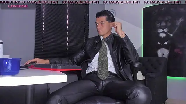 Snapshot of massimo_g chatting on 11.08.25 massimo g online show from 11.08.25