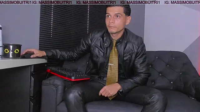 Snapshot of massimo_g chatting on 11.14.25 massimo g online show from 11.14.25