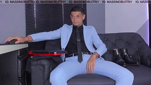 Snapshot of massimo_g chatting on 11.30.25 massimo g online show from 11.30.25